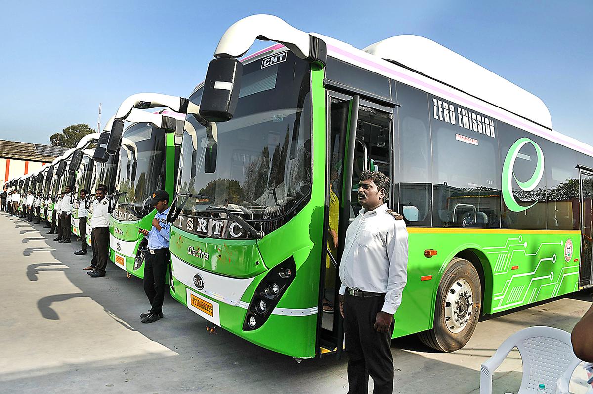 Telangana RTC launches AC buses that travel via Gopanapally, Nallagandla, and other Hyderabad IT corridor locations.